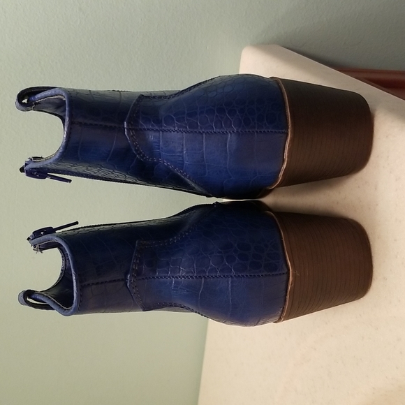 True Craft Women's Cobalt Blue Croco TC-Winnie. Brand new. Never worn. - Picture 7 of 11